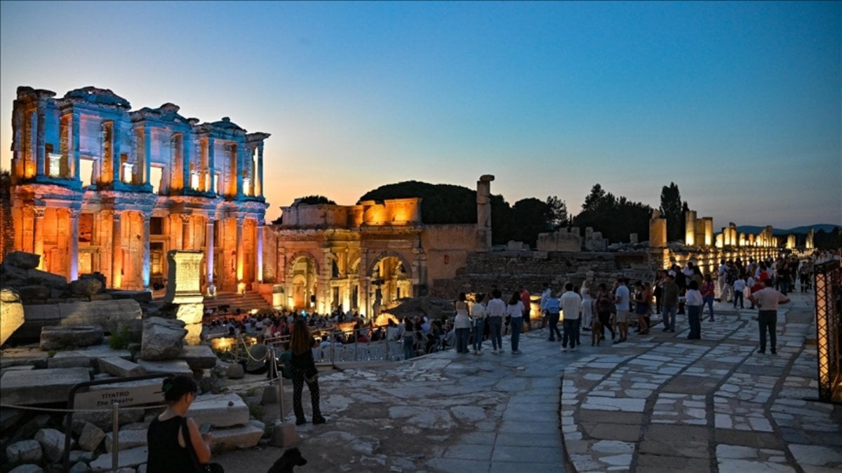Efes Antik Kenti’nde Gece Müzeciliği konserlerinin ilki başlıyor