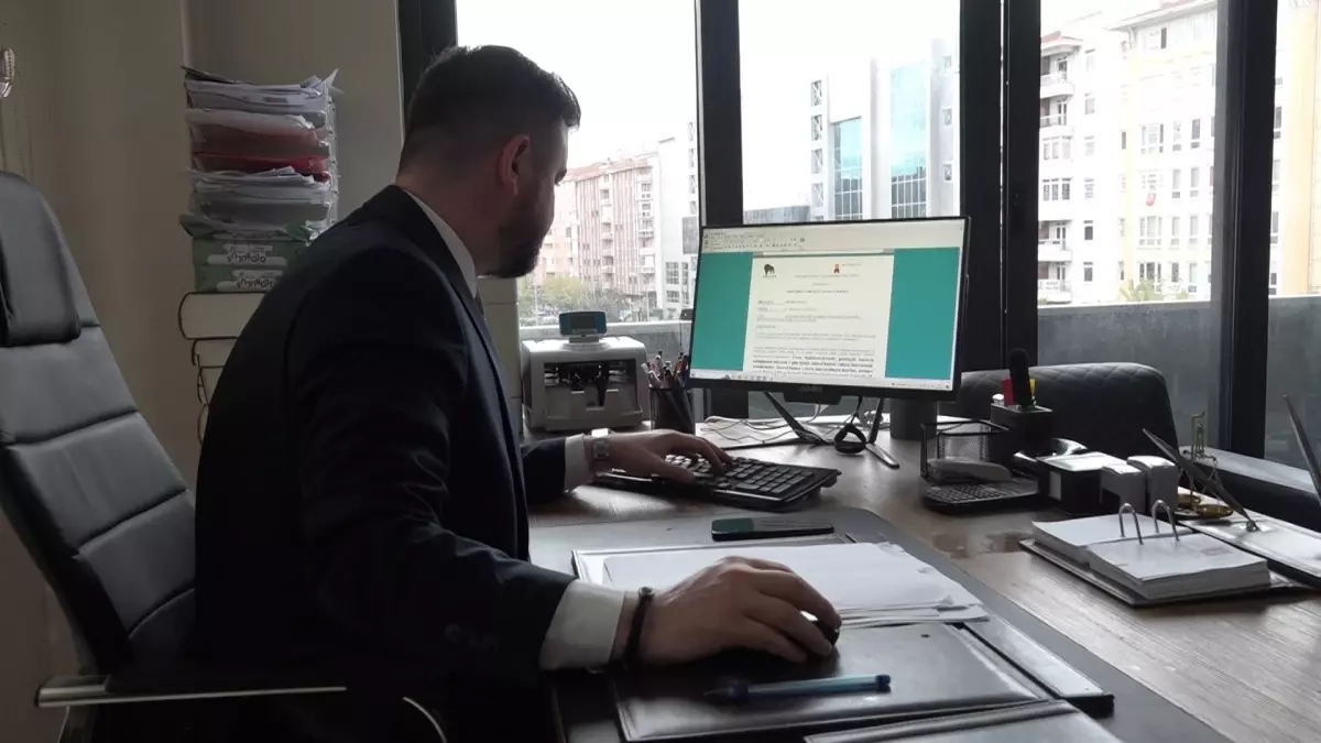 Hikmet Öztürk’e Suç Duyurusu: WhatsApp Mesajları Sahte İddiası