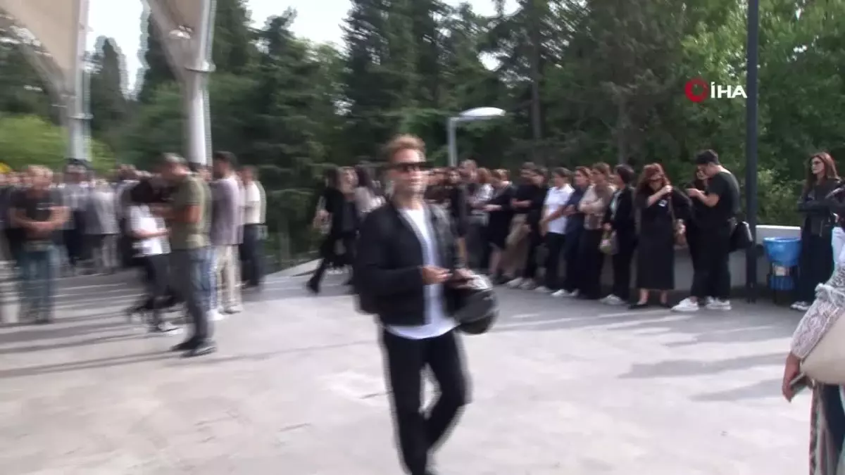 Ünlü Makyaj Sanatçısı Alp Kavasoğlu, Son Yolculuğuna Uğurlandı