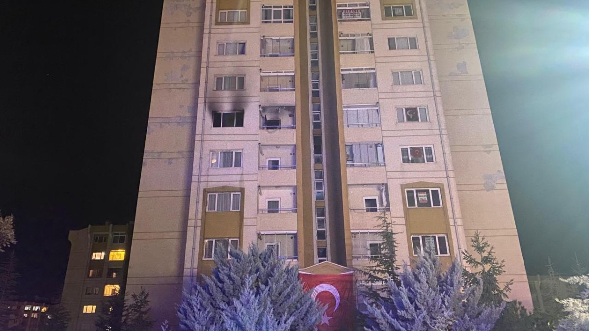 Ankara’da 10 katlı binada yangın çıktı