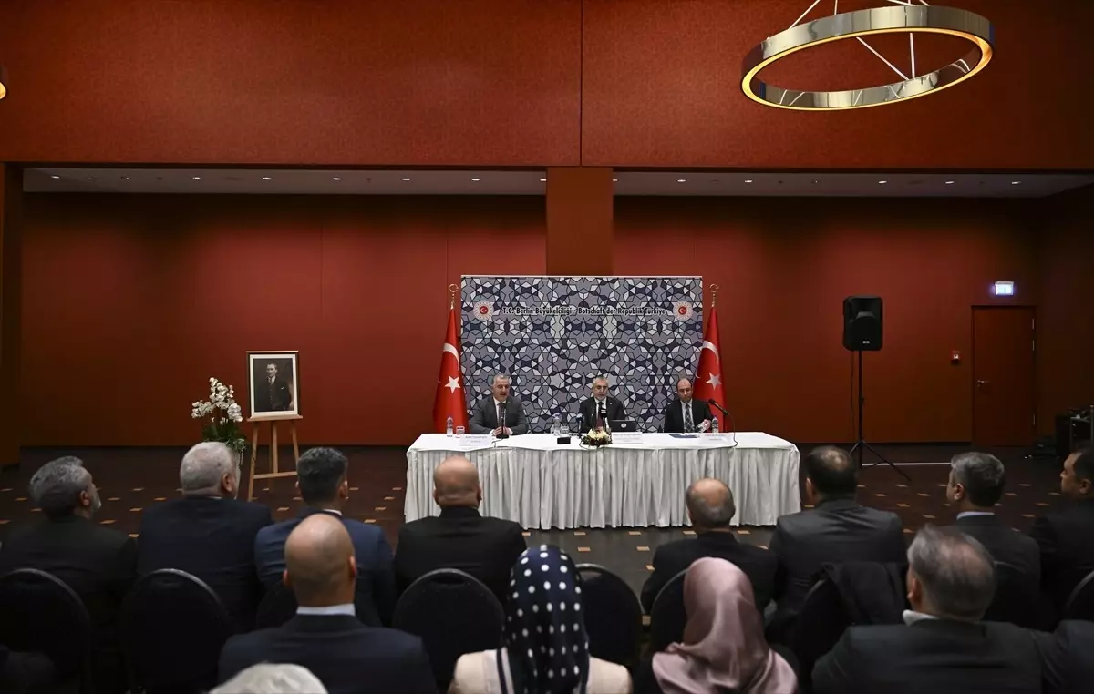 Bakan Işıkhan’dan Yurt Dışındaki Türkler için Destek Mesajı