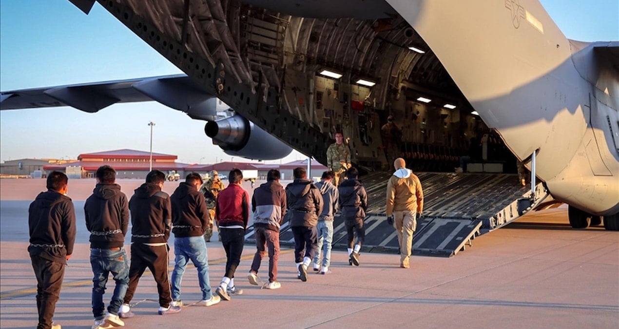 Kolombiya geri adım attı, ABD göçmenleri gönderdi