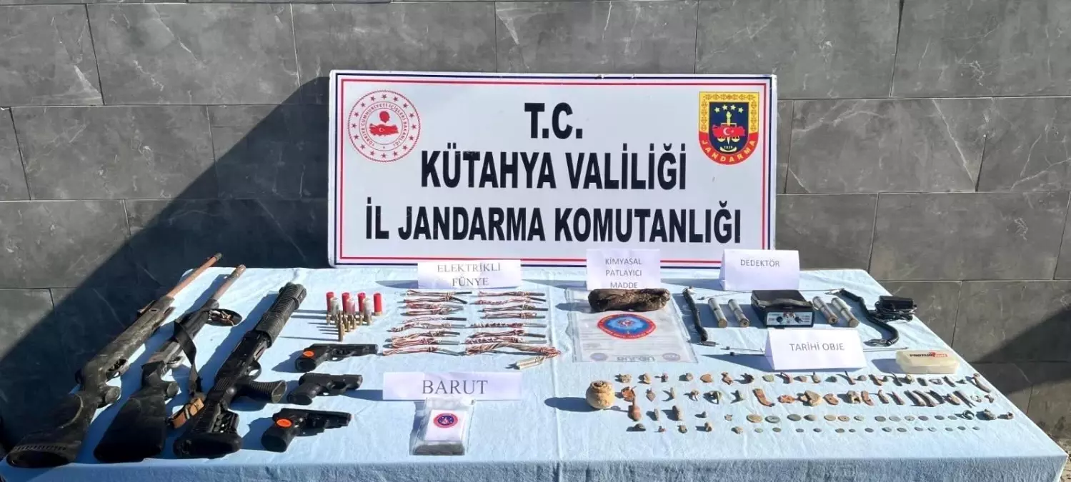 Kütahya’da Tarihi Eser ve Patlayıcı Ele Geçirildi
