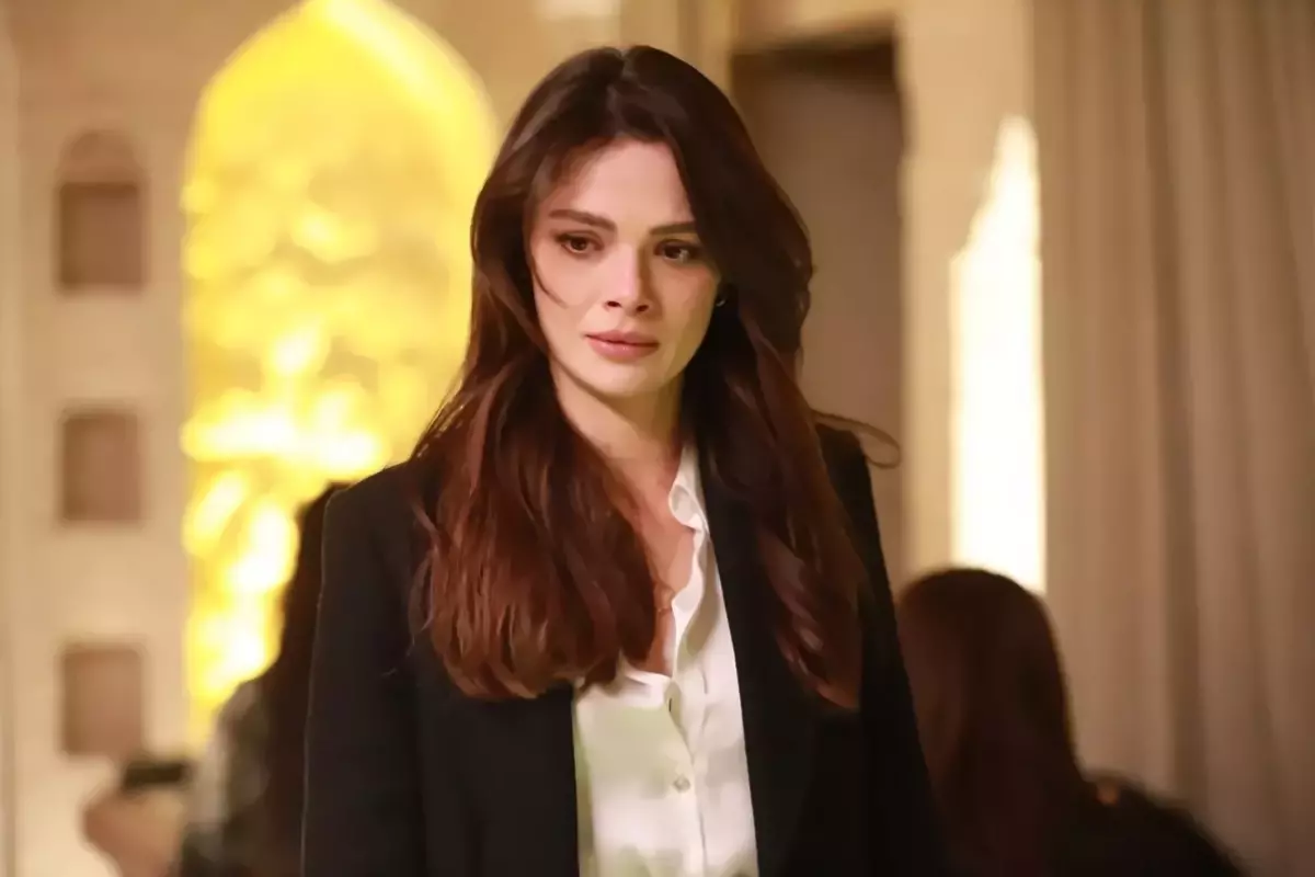 Sinem Ünsal’ın kardeşi de oyuncuymuş! Birbirlerine rakip oldular