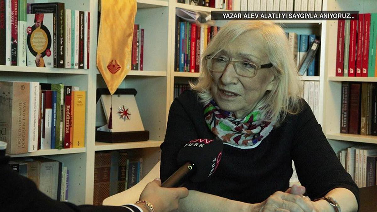 1 yıl önce bugün vefat eden Alev Alatlı’ya rahmetle… Duayen isim son röportajını CNN TÜRK’e vermişti